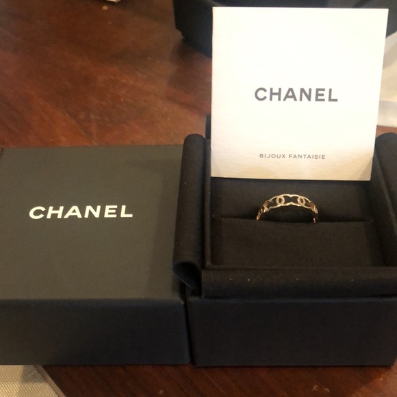 CHANEL Golden Ring - Picture 5 of 9